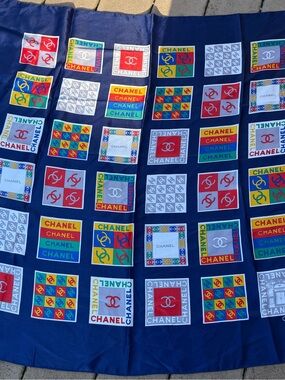Vintage 80s/90s Chanel scarf